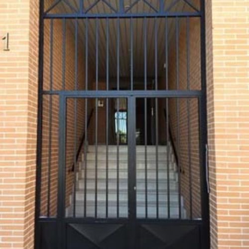Puertas de portales Instalaciones Valuan XXI
